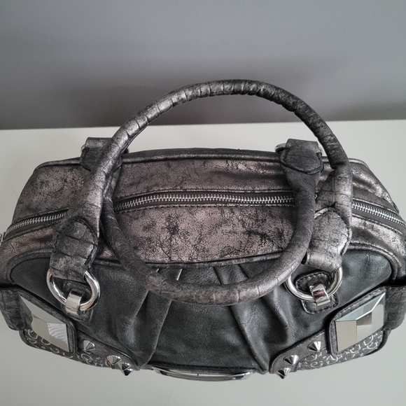 Guess Y2K metallic shoulder bag (convertible to crossbody) vintage - Picture 3 of 11